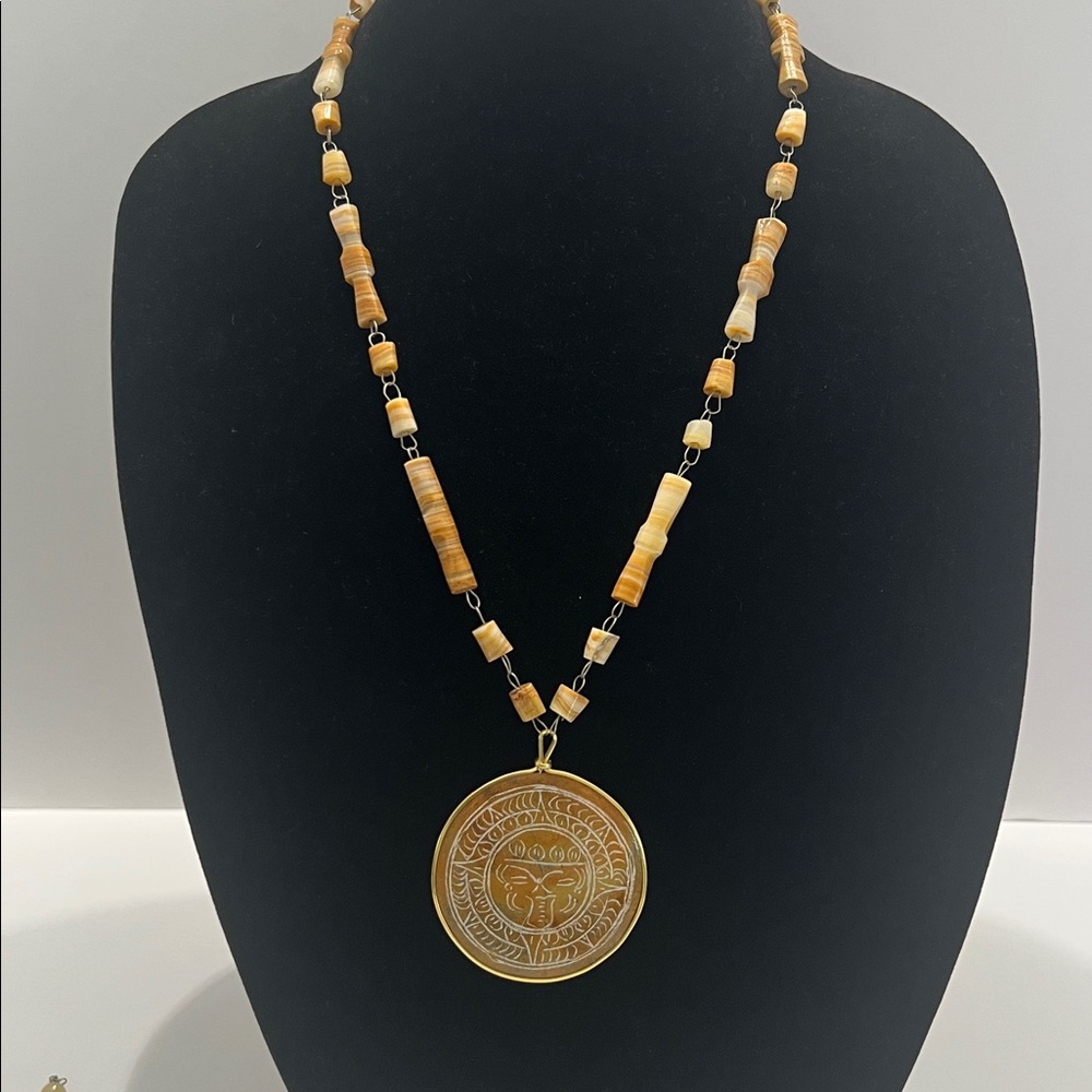 Vintage 70’s Mexican carved Onyx etched Aztec Sundial Pendant Agate necklace